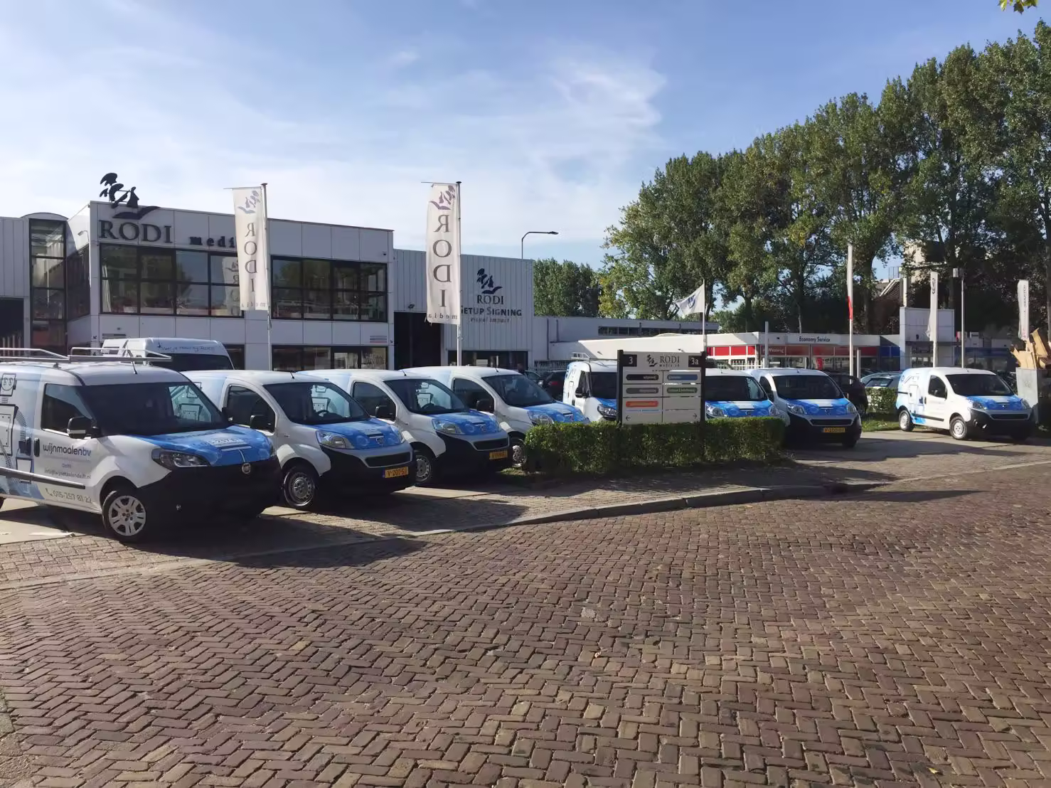 ontwerp autobelettering schoonmaakbedijrf wijnmaalen delft rodi media